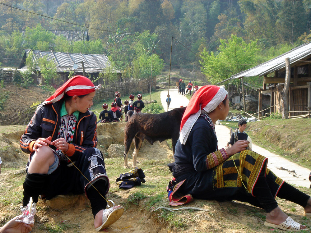Les femmes H'mong au village Taphin, Lao Cai