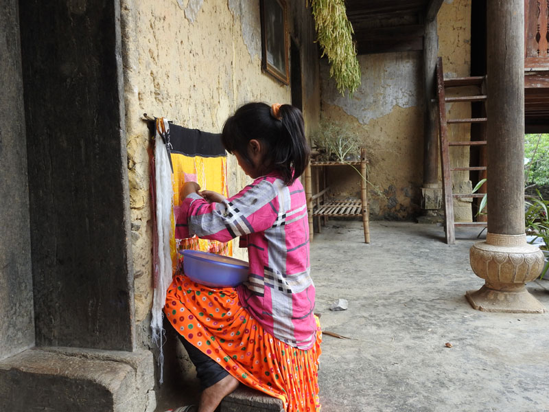 broderie par la fille Nha Nhi à Hagiang