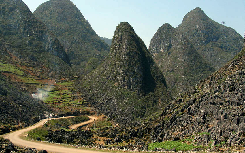 rochers karstiques à Ha Giang