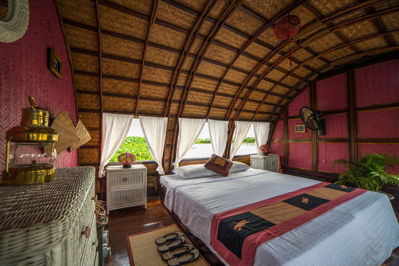 Cabin on Song Xanh sampan