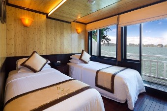 Syrena Cruises Halong Bay, Vietnam