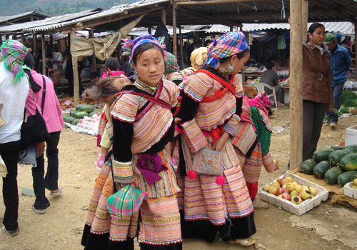 les femmes H'mong au marché Bac Ha